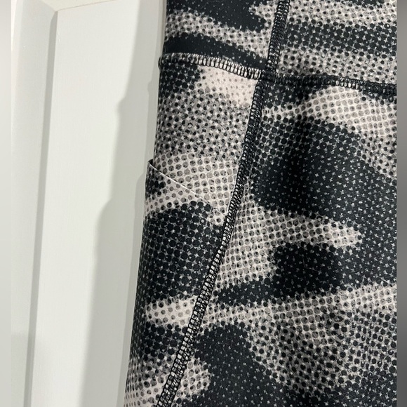 Women’s crap Capri leggings black white grey PXL highrise‎ XERSION petite - Picture 8 of 8